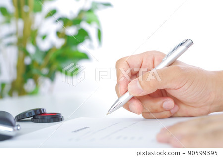 The person who signs the document The person who signs the document 90599395
