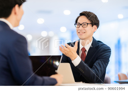 Male consultant in suits and glasses 90601994