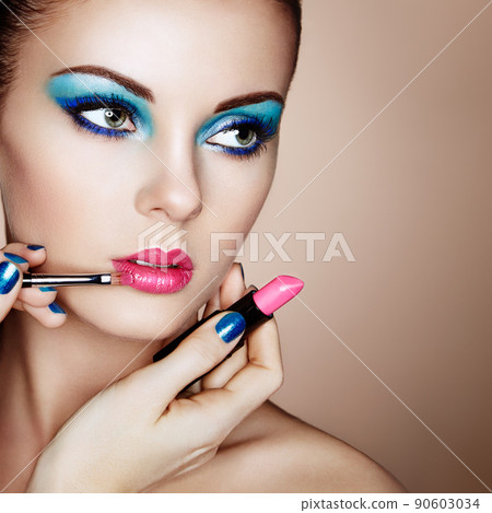 Makeup artist applies lipstick Makeup artist applies lipstick 90603034
