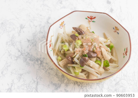 Bean sprout, king trumpet mushroom and cod roe Bean sprout, king trumpet mushroom and cod roe 90603953