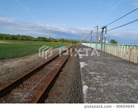 廢棄的線路房屋和軌道 90604695