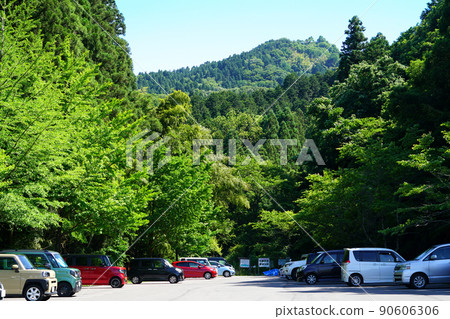 Mt. Monju [Mountain related to Taicho Daishi and Kyuya Fukada] Climbing entrance Fresh green 90606306