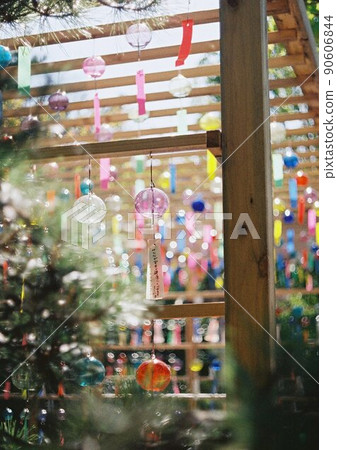 Wind chimes seen from the garden 90606844