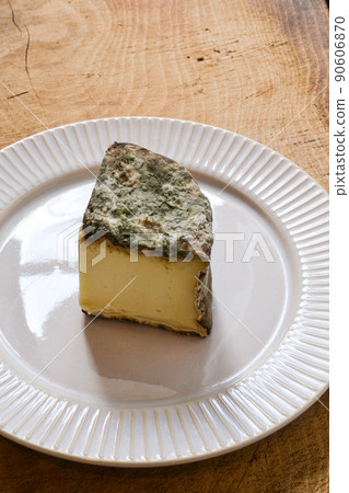 用香草和香料陳釀的法國科西嘉奶酪 90606870
