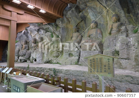 Usuki Stone Buddhas (National Treasure, Nyorai Triad, Hoki Stone Buddhas Group 1) 90607357