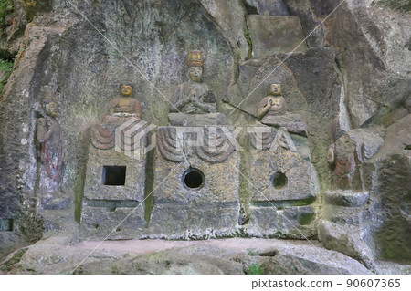 Usuki Stone Buddhas (National Treasure, Nyorai Triad, Hoki Stone Buddhas Group 1) 90607365