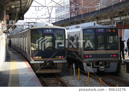 207 series and 321 series trains that stop at each station on the Kobe Line 207 series and 321 series trains that stop at each station on the Kobe Line 90610276
