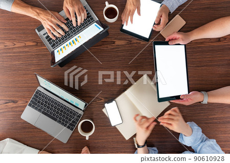 Meeting from a bird's-eye view 90610928
