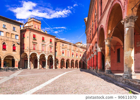Bologna, Piazza San Stefano - Emilia-Romagna, Italy Bologna, Piazza San Stefano - Emilia-Romagna, Italy 90611070