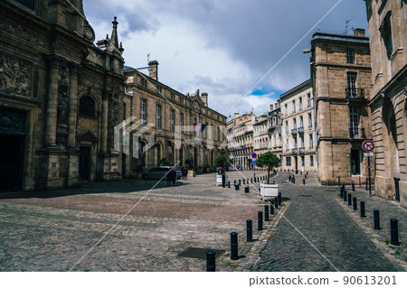 Old city street with aged buildings 90613201