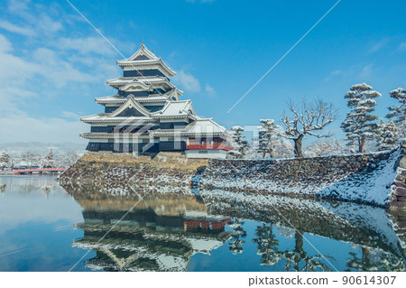 Snow-covered national treasure Matsumoto Castle Snow-covered national treasure Matsumoto Castle 90614307