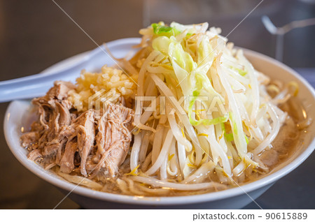 Thick noodle tonkotsu ramen Thick noodle tonkotsu ramen 90615889