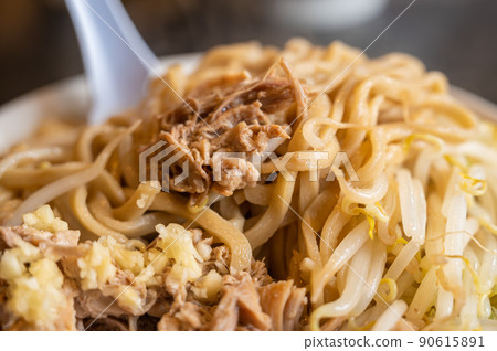 Thick noodle tonkotsu ramen Thick noodle tonkotsu ramen 90615891