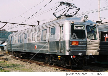 Ueda Dentetsu 5200 series that stops at the depot Ueda Dentetsu 5200 series that stops at the depot 90616533
