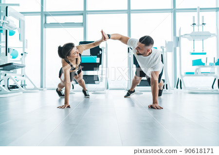 Sportive couple doing push ups 90618171