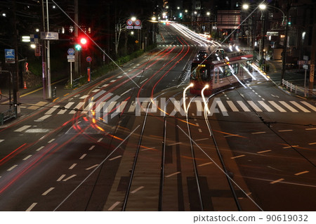 夜間飛鳥山十字路口和都電荒川線 夜間飛鳥山十字路口和都電荒川線 90619032