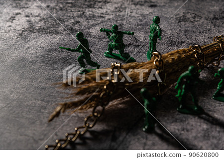 小麥綁在軍隊和鎖鏈上 小麥綁在軍隊和鎖鏈上 90620800