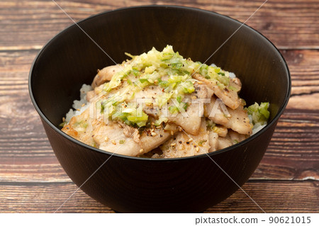 Leek salt pork belly bowl Leek salt pork belly bowl 90621015