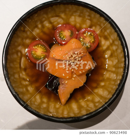 日本料理中的一小碗信州三文魚 90623498