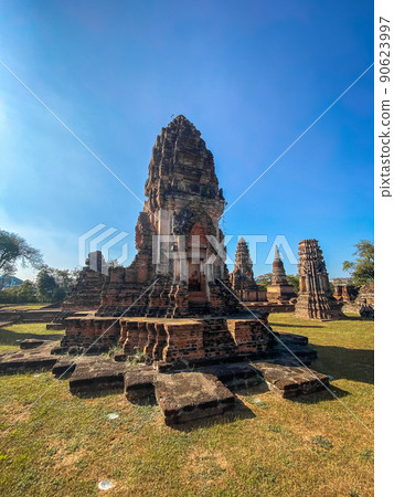 wat phrasi rattana mahathat, ruin temple in Lopburi, Thailand wat phrasi rattana mahathat, ruin temple in Lopburi, Thailand 90623997