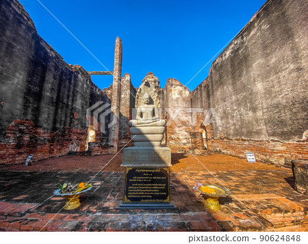 wat phrasi rattana mahathat, ruin temple in Lopburi, Thailand 90624848