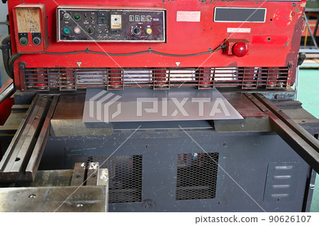 Shirring shear machine factory manufacturing industry that cuts steel materials 90626107