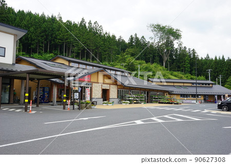 山海特產琳瑯滿目的道之驛站室根 90627308