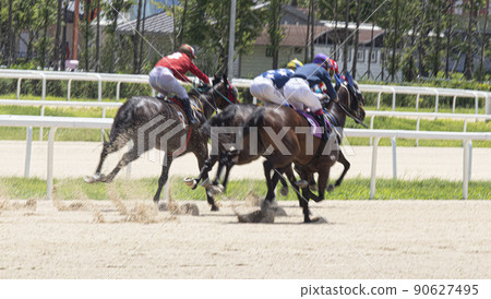 賽馬,跑出村子的賽馬 賽馬,跑出村子的賽馬 90627495