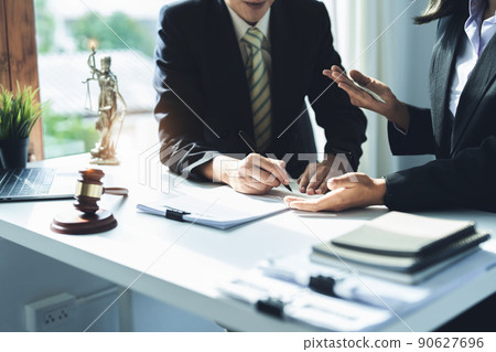Law, Consultation, Agreement, Contract, Attorney or Lawyer holding a pen is consulting with a client to explain the pattern of answering questions before going to court to decide a lawsuit Law, Consultation, Agreement, Contract, Attorney or Lawyer holding a pen is consulting with a client to explain the pattern of answering questions before going to court to decide a lawsuit 90627696