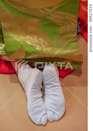 [Domestic] Photographs of the soles of white socks worn by maiko and geisha. 90627819