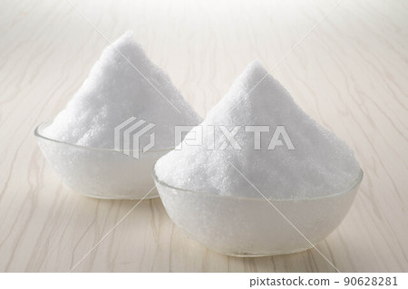 Cold and sweet shaved ice 90628281