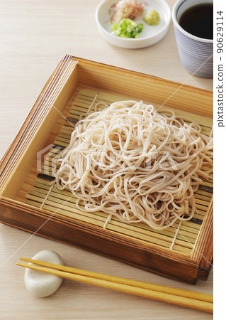 White 100% Zaru soba served in soba noodles White 100% Zaru soba served in soba noodles 90629114