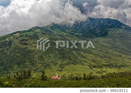 Mt. Kurobegoro seen from the climb of Mt. Mitsumata Renka Mt. Kurobegoro seen from the climb of Mt. Mitsumata Renka 90629311