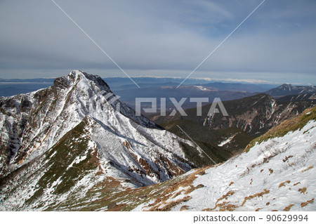 [Nagano / Yamanashi / December] View from the top of Mt. Aka (in front of the chain) Amidadake with snow makeup 90629994
