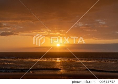 Morning glow 90633752