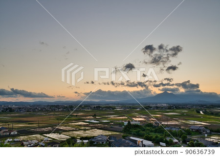 Mt. Kirishima R4 early summer from Yamanokuchi-cho 90636739