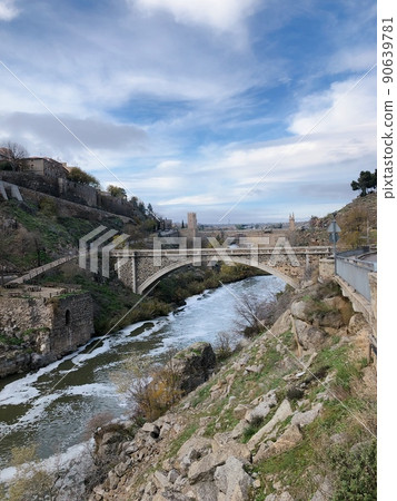 [Spain] View of Tagus River and Alcantara Bridge (Toledo) 90639781