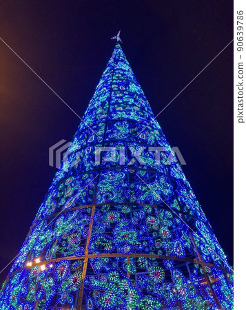 [Spain] Illuminated Christmas tree in Puerta del Sol (Sol Square) (Madrid) 90639786