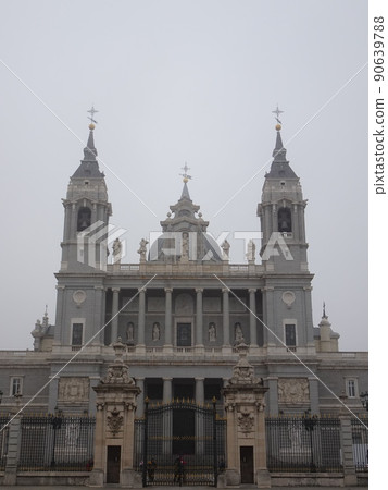 [Spain] Almudena Cathedral (Madrid) 90639788