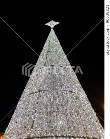 【西班牙】Plaza Mayor(馬德里)燈火通明的聖誕樹 【西班牙】Plaza Mayor(馬德里)燈火通明的聖誕樹 90639821