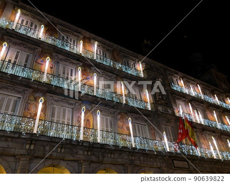 [西班牙] Illuminated Plaza Mayor building（馬德里） 90639822