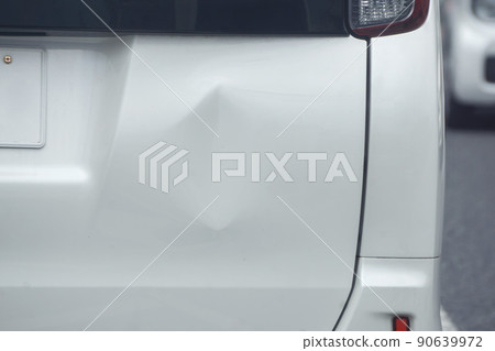 後保險槓凹痕 90639972