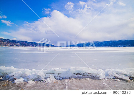 Natural phenomenon limited to the midwinter season: Mikami migration of Lake Suwa, Nagano (2018) 90640283