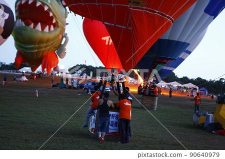 hot air balloon hot air balloon 90640979