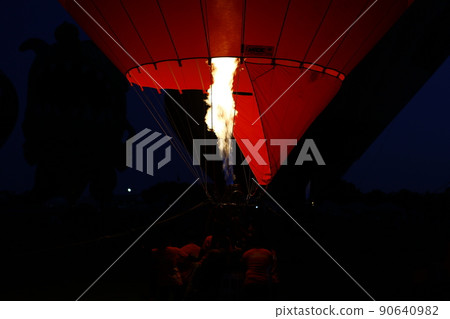 hot air balloon 90640982