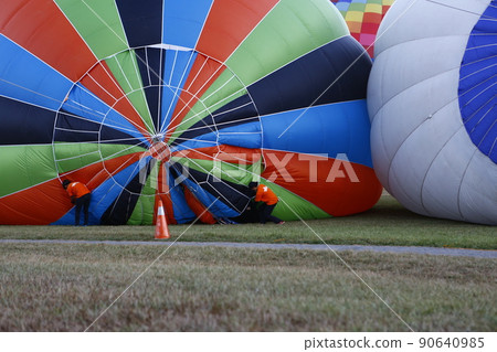 hot air balloon 90640985