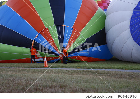 hot air balloon 90640986