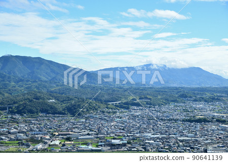 Takanoyama Town Ishimichi (View of Mt. Kongo and Hashimoto City from the observatory) [Kudoyama Town, Wakayama Prefecture] 90641139
