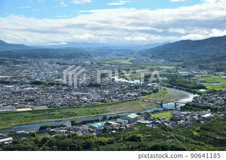 Takanoyama Town Ishimichi (Viewing the Kino River from the observatory) [Kudoyama Town, Wakayama Prefecture] 90641185