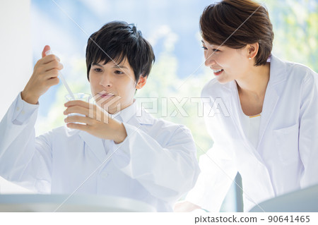 Research on men and women in white coats Photographing cooperation: LINK FOREST Research on men and women in white coats Photographing cooperation: LINK FOREST 90641465